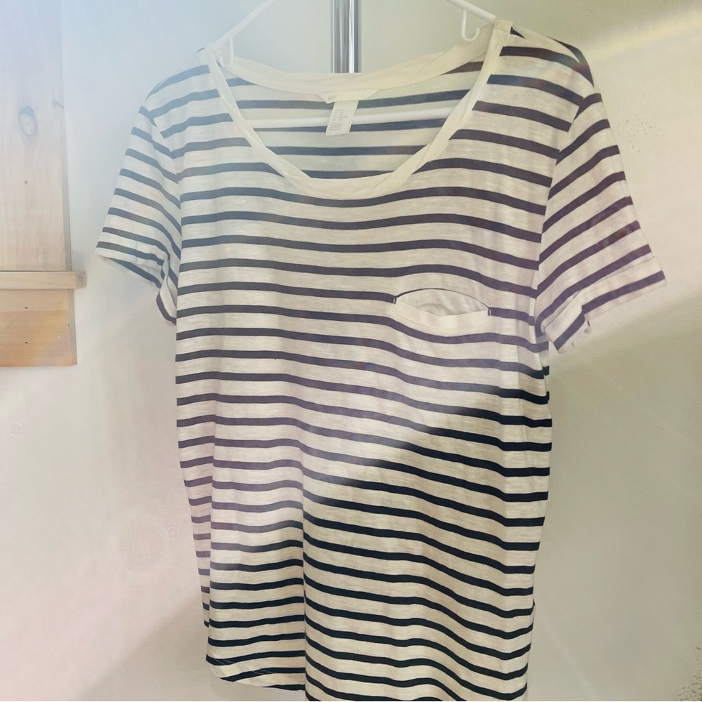 Black and white stripped tshirt